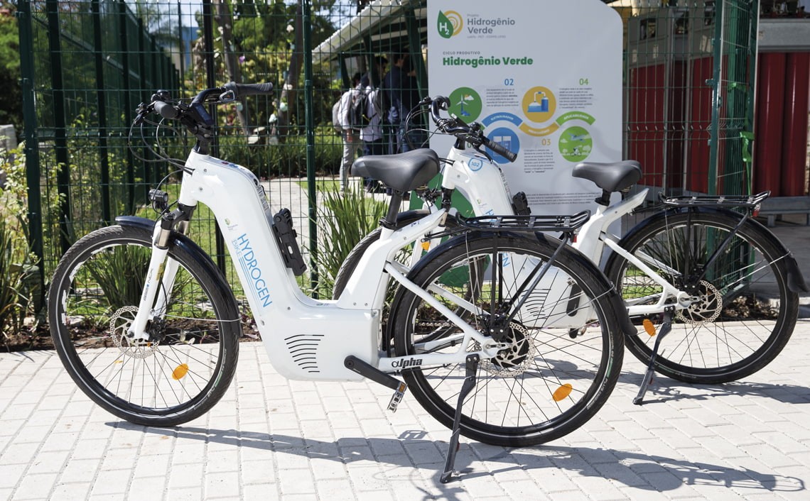 Bicicletas elétricas híbridas movidas a hidrogênio no campus da UFRJ