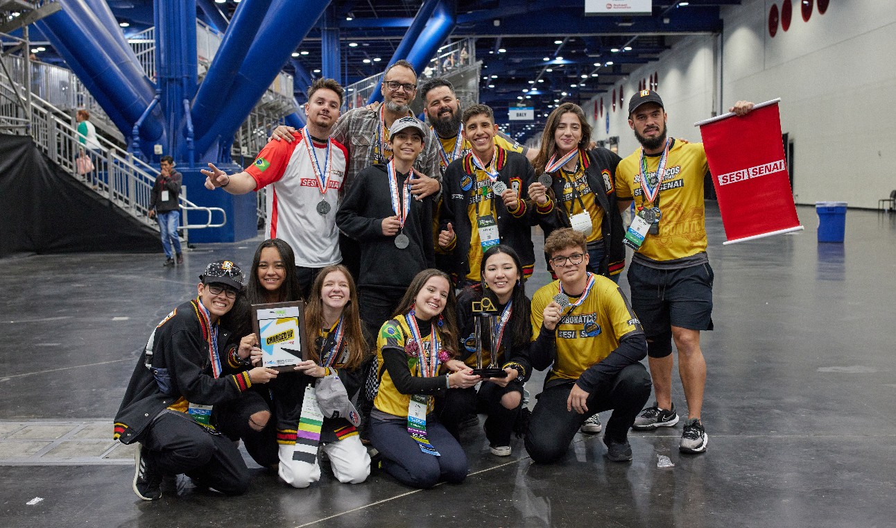 Equipe de robótica do Campus Patrocínio conquista 2º lugar em torneio  internacional