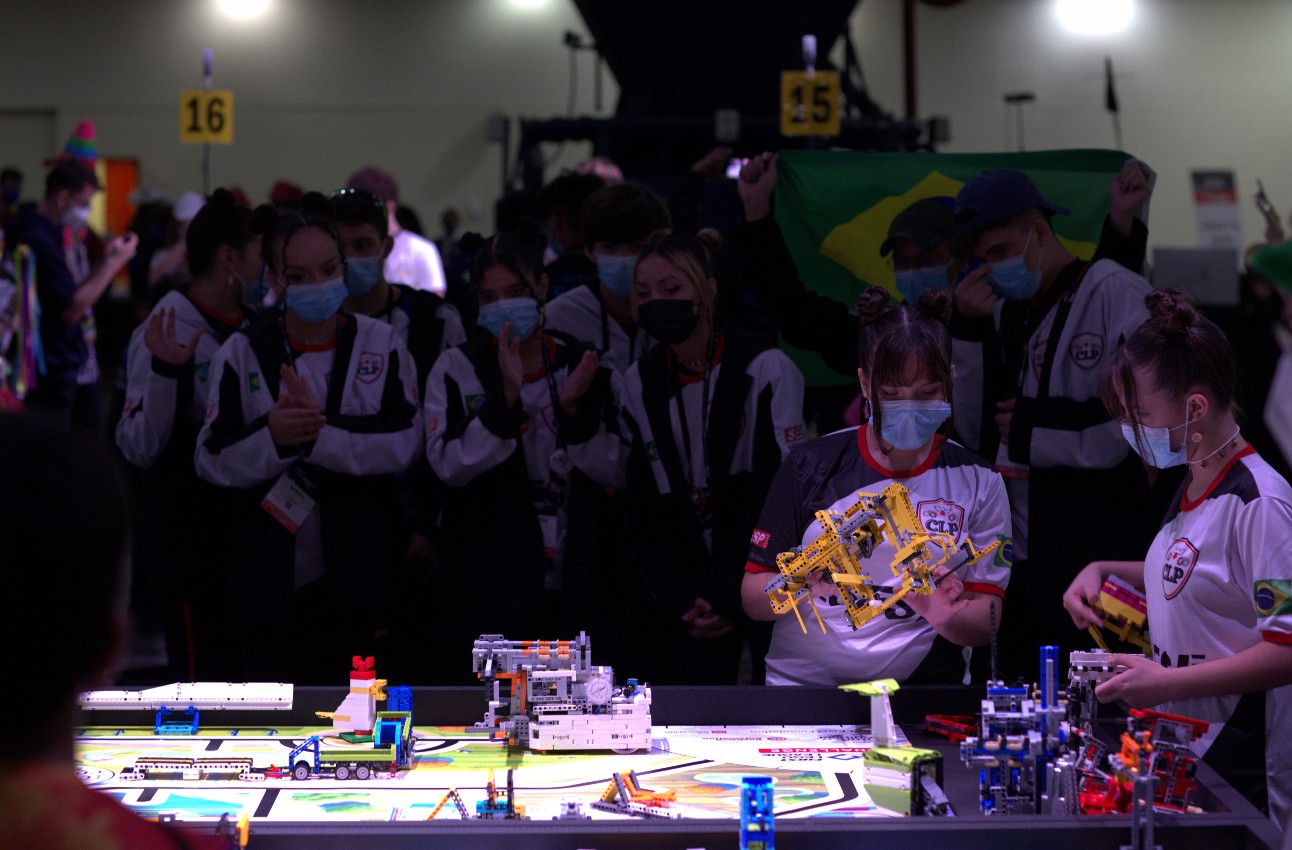 Os alunos da Atombot (MG) e SESI CLP (SP) ficaram entre os cinco melhores, de 108 times, no Desempenho do robô e Engenharia