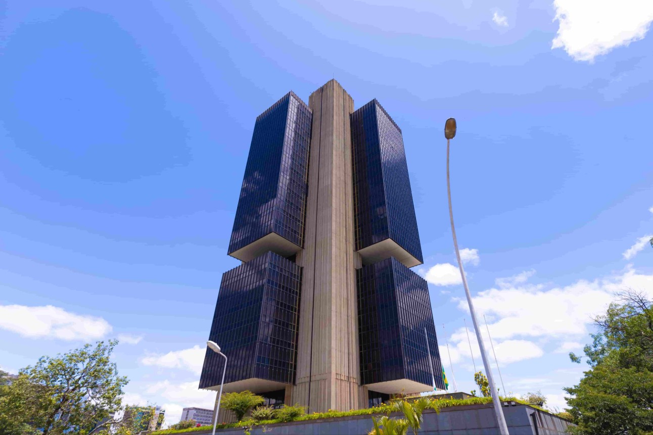 Brasília, Distrito Federal - Brasil. 01 de janeiro de 2023. O Banco Central do Brasil na cidade de Brasília, capital brasileira. Lindo céu azul.