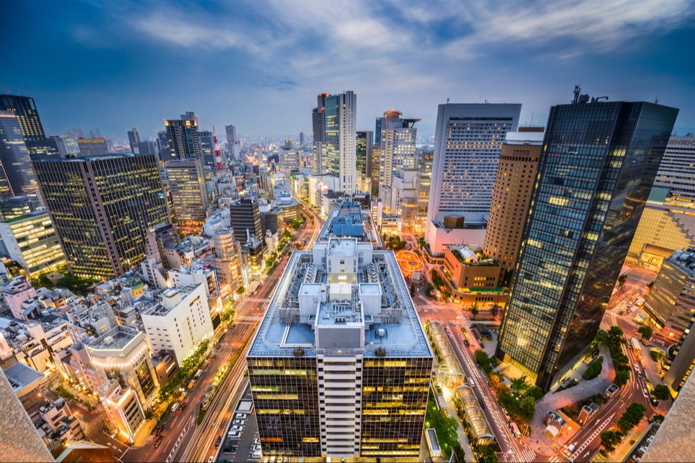 Osaka, Japão Umeda distrital paisagem urbana ao crepúsculo.