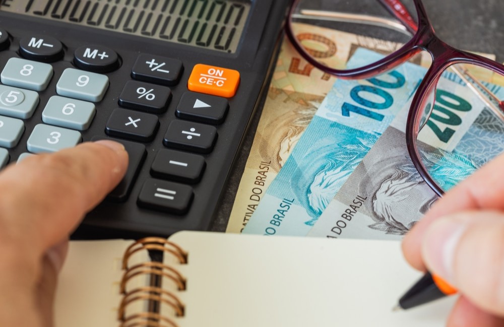 Liquidações financeiras em reais, Análise financeira, Cálculo de impostos, Custos de risco, Projeto comercial. Dinheiro do Brasil, de perto.