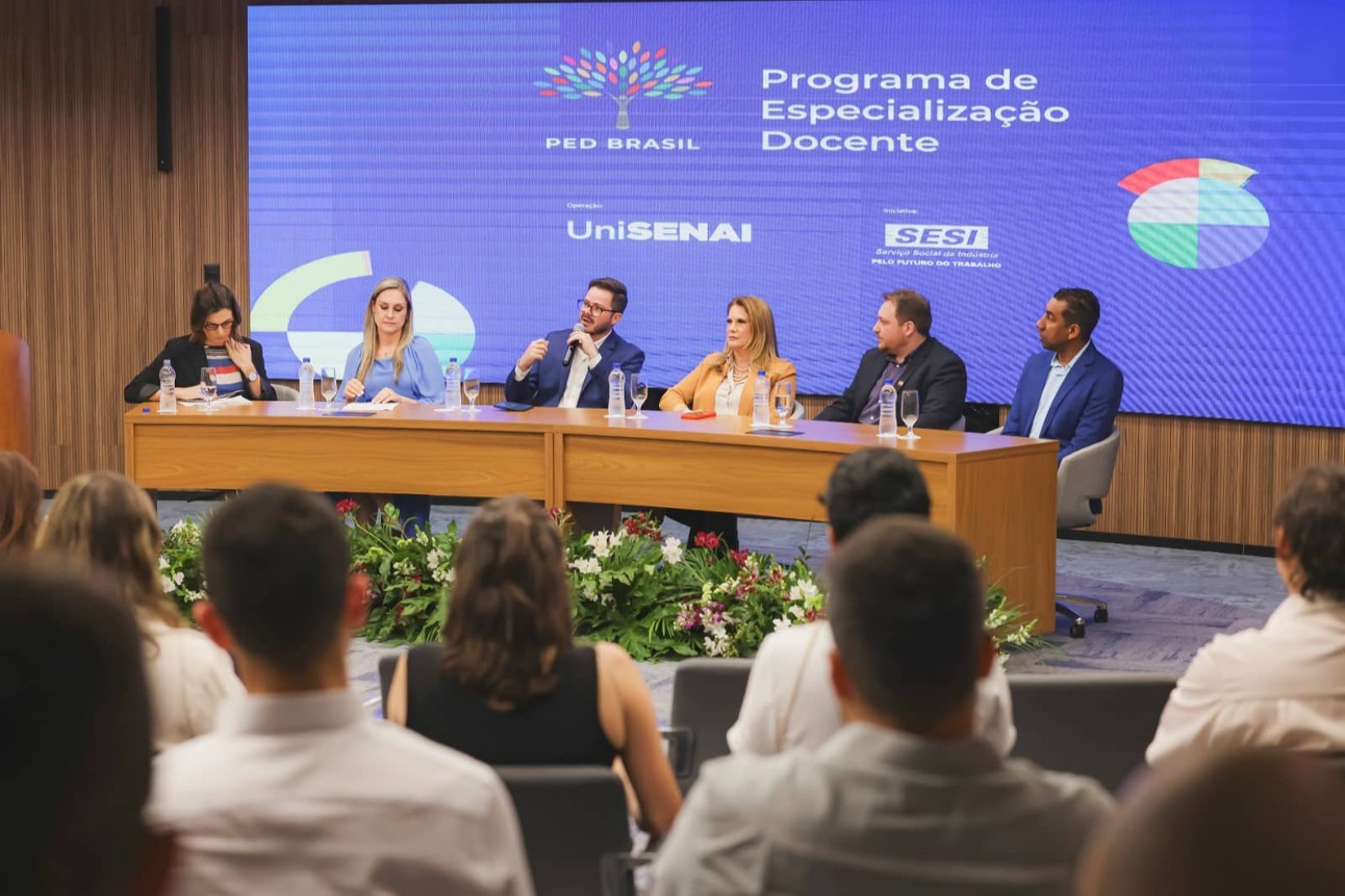 O PED Brasil é um curso de pós-graduação lato sensu que forma professores da educação básica para o ensino de Matemática ou Ciências da Natureza
