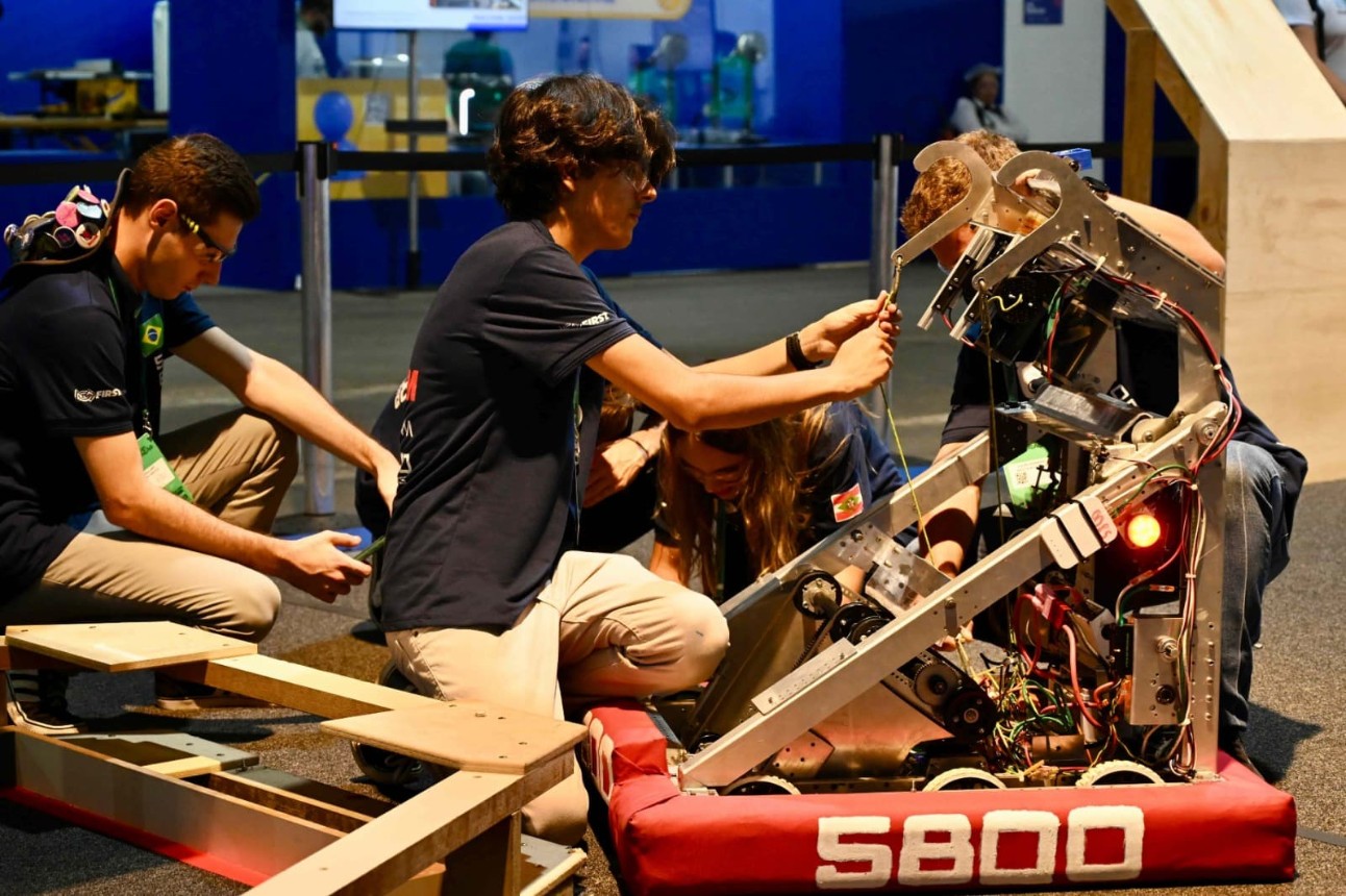 2,3 mil estudantes disputam vaga no mundial de robótica, em Houston. Foto: Iano Andrade / CNI 2,3 mil estudantes disputam vaga no mundial de robótica, em Houston. Foto: Iano Andrade / CNI