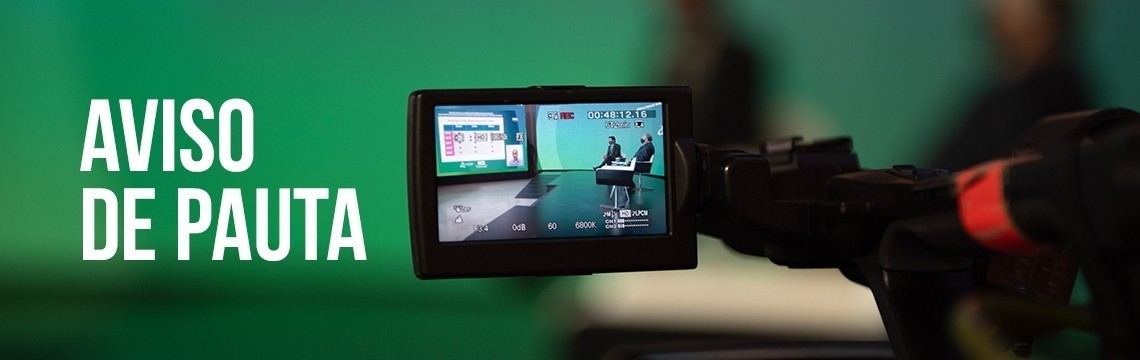 imagem colorida de câmera filmando duas pessoas sentadas e letras escritas aviso de pauta
