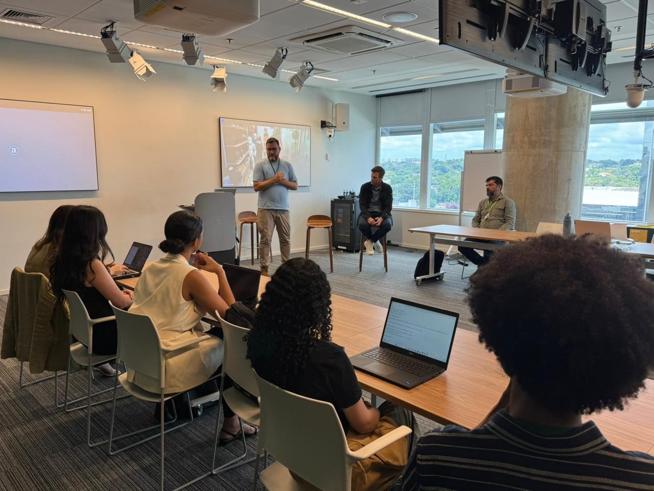 SENAI lança plataforma gratuita de IA que ajuda brasileiros a desenhar caminhos profissionais conectados ao mercado